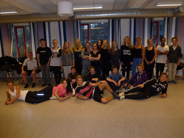 Latininspirert dans med Mari og Helle under internasjonal uke 2013 Latininspirert dans med Mari og Helle under internasjonal uke 2013