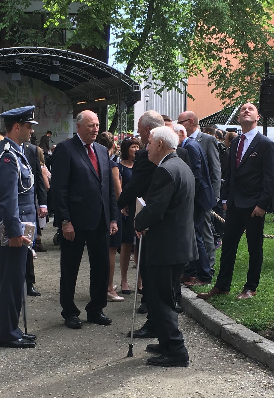 Kong Harald ute Kong Harald ute