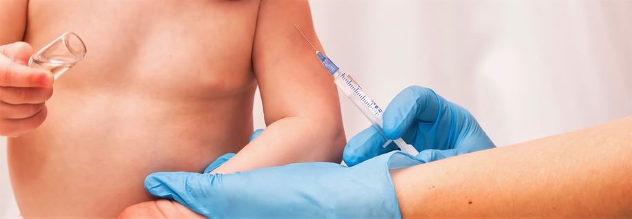 Illustrasjonsbilde av baby som vaksineres Illustrasjonsbilde av baby som vaksineres