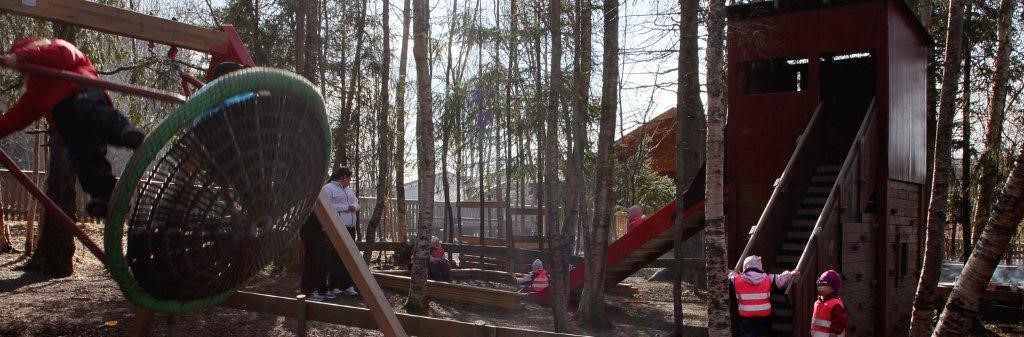 Bilde av barn som leker ute