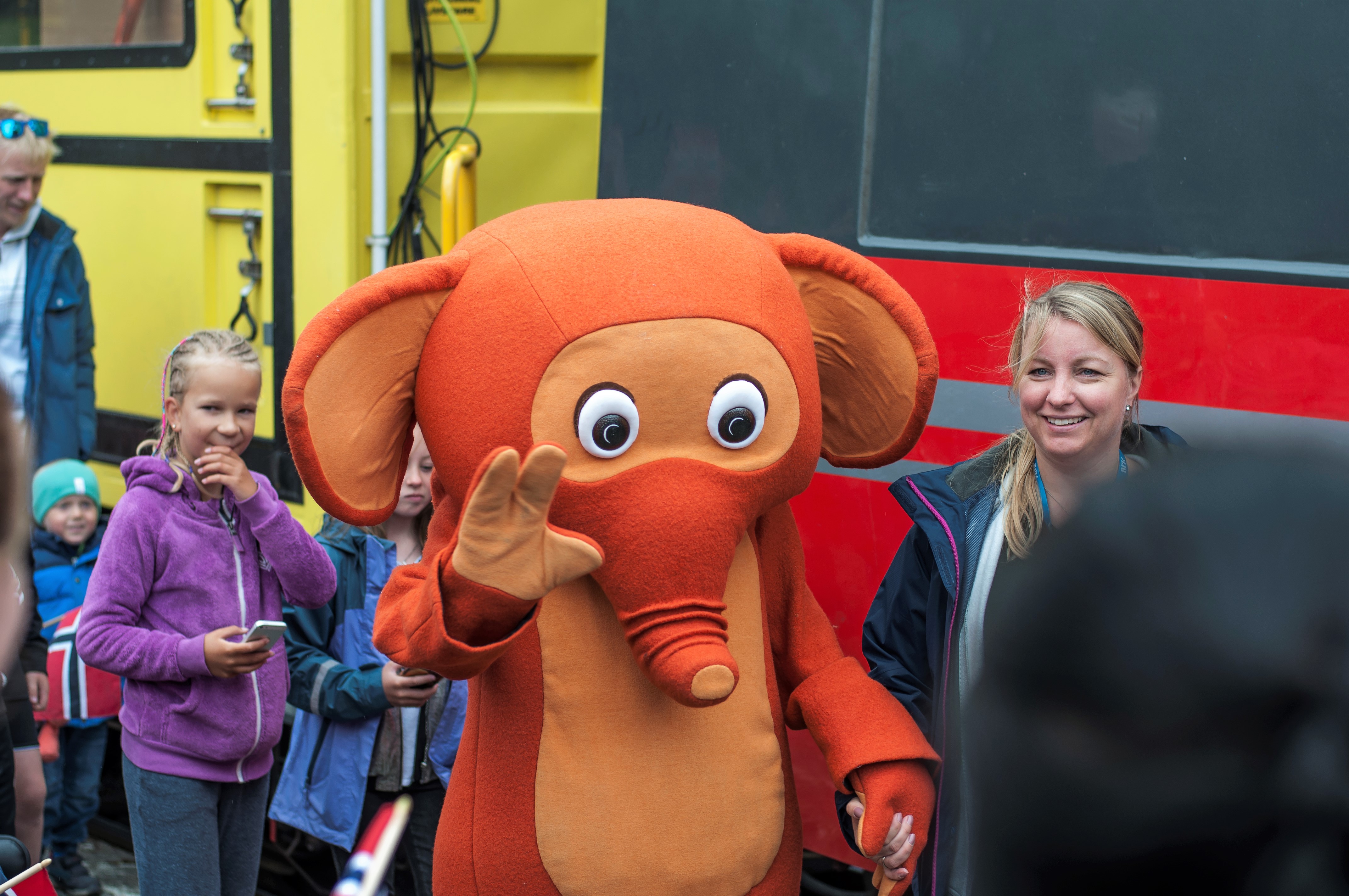 Bilde av Fantorangen på perrongen i Hommelvik