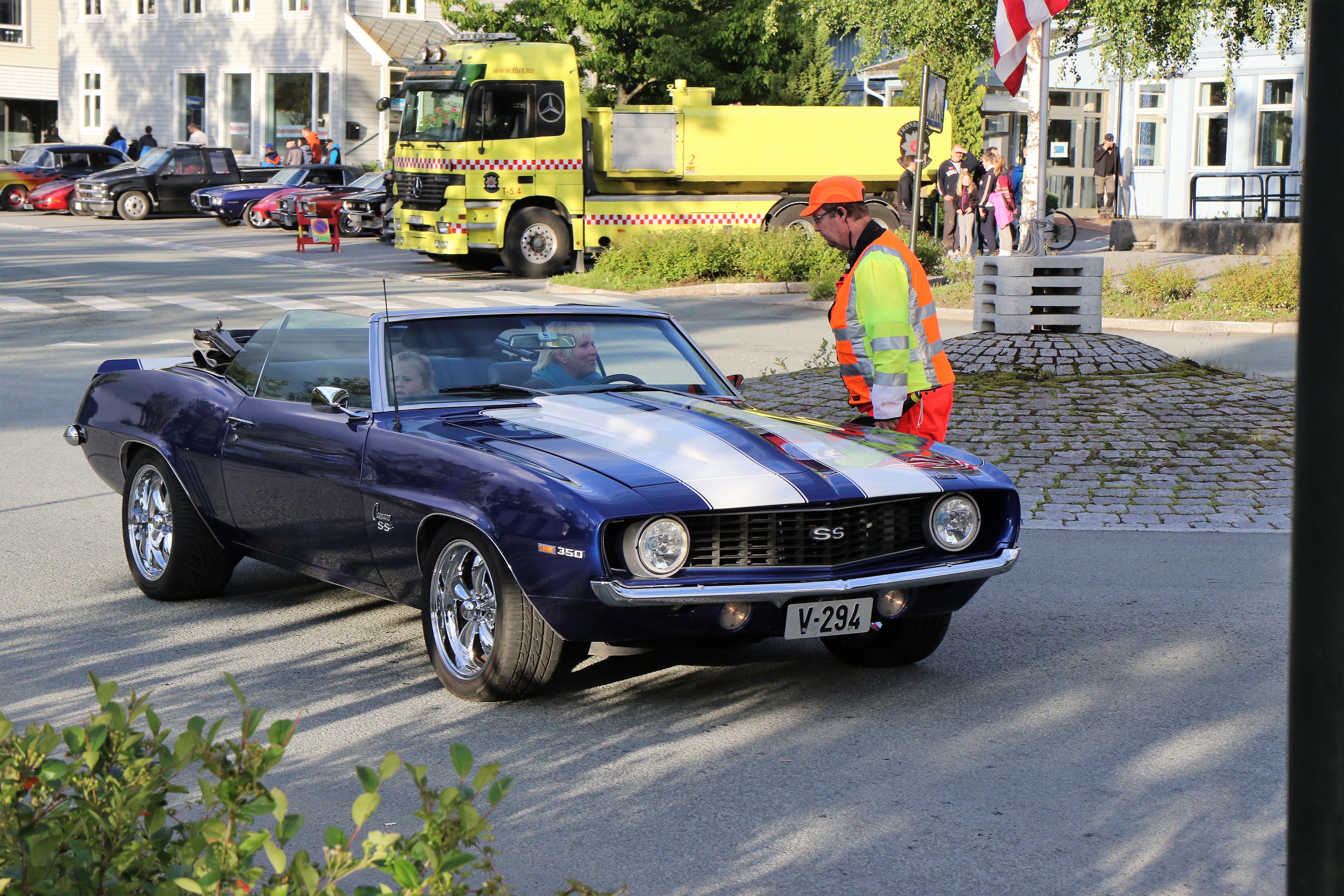 Bilde av Chevrolet Camaro i rundkjørin