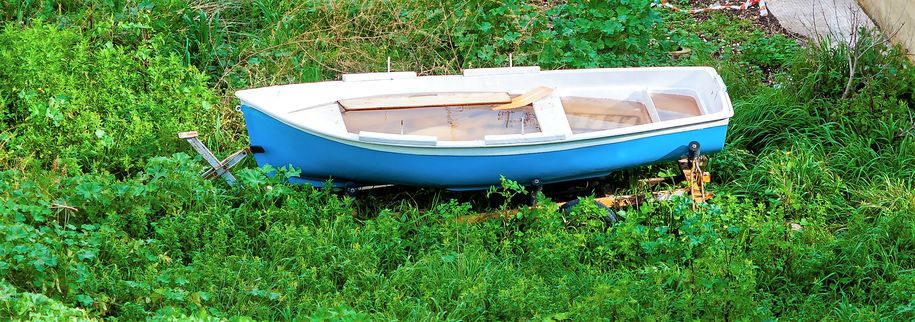 CAPORUSSO VITANTONIO Bilde av båtvrak på land