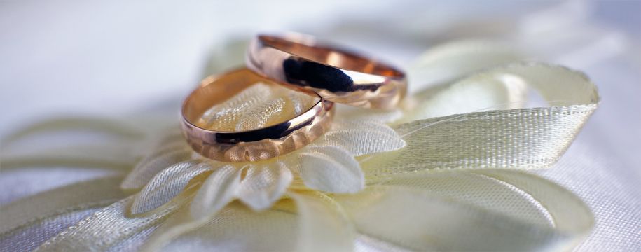 bilde av ringer på pute