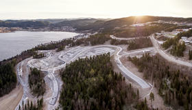 Svebergmarka med Homemlvik i bakgrunn og soloppgang