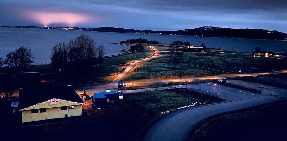 1 500 meter gangsti er nå belyst på friluftsområdet. 1 500 meter gangsti er nå belyst på friluftsområdet.